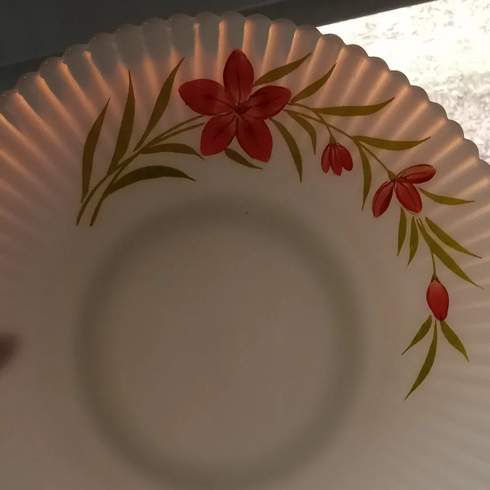 PETALWARE Milk Glass Dinner Plate Florette Pattern Vtg 11" Round - Picture 4 of 7